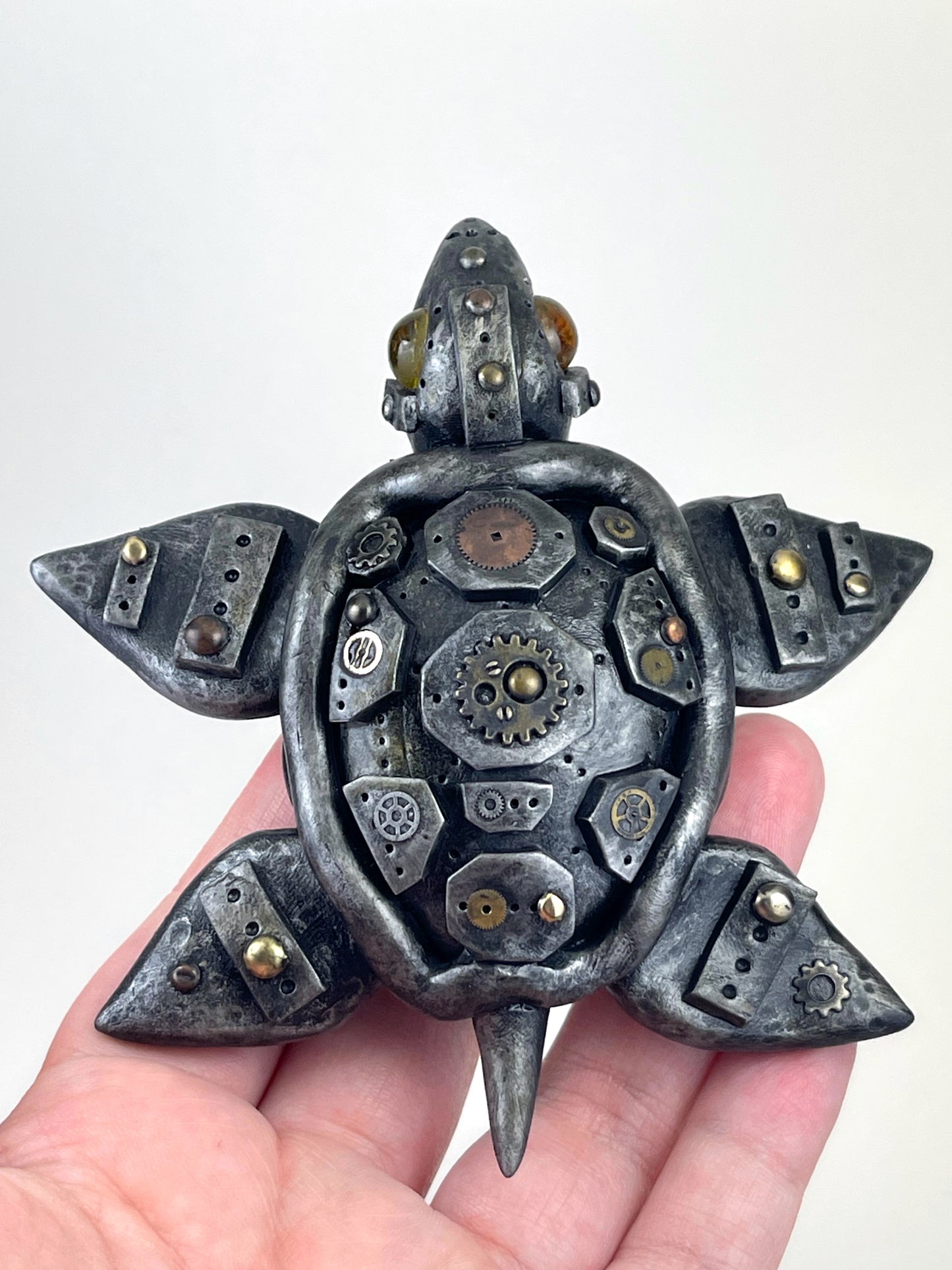 Sculpture artisanale de bébé tortue Steampunk